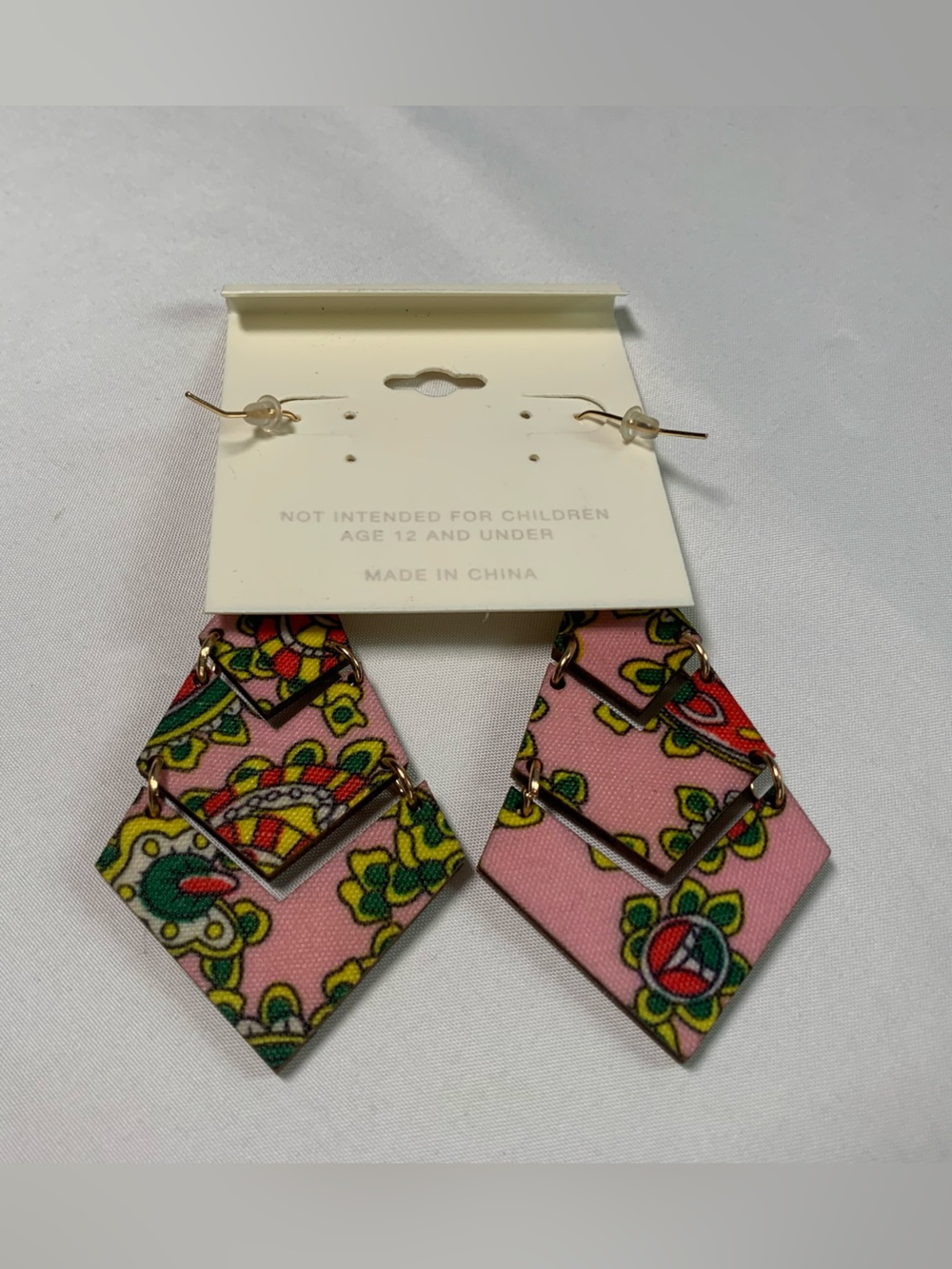Chico’s c1946 Pink Paisley Chevron Dangle Drop Earrings Gold Tone NWT - Picture 3 of 4